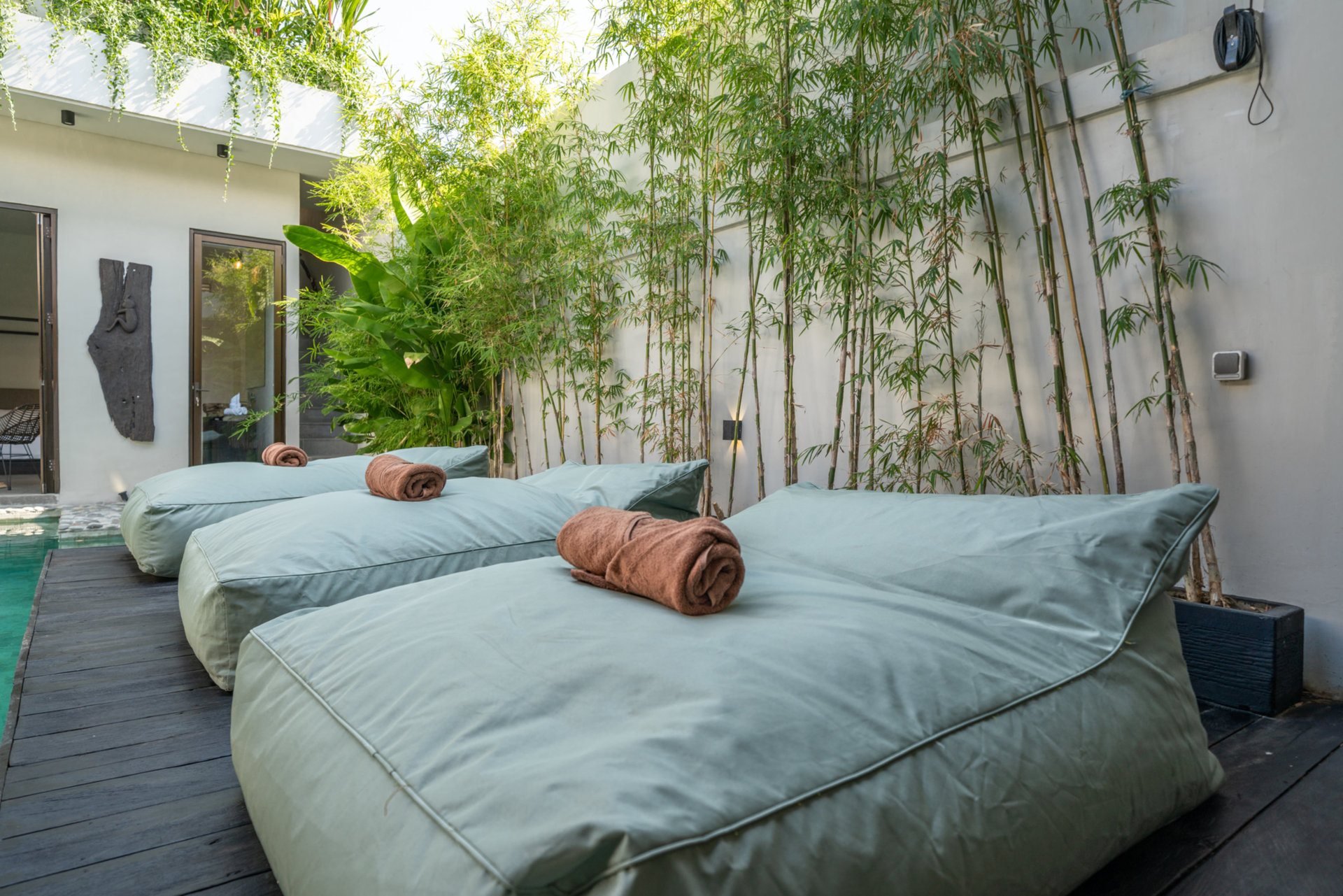 Ailenizin Kabupaten Badung Berawa Plajı'na Yakın 4 Yatak Odalı Lüks Bir Tatil Villası Kiraladığını Hayal Edin, Bali Villa 2094