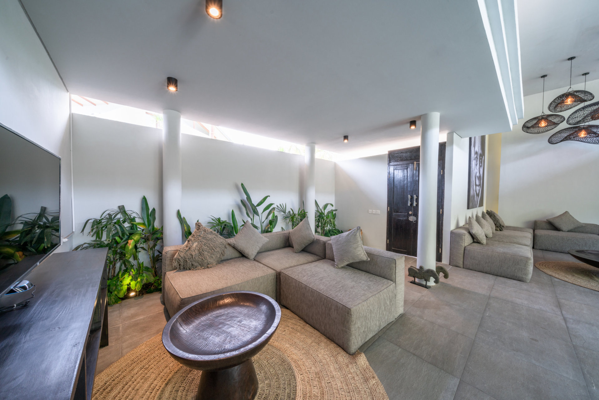 Ailenizin Kabupaten Badung Berawa Plajı'na Yakın 4 Yatak Odalı Lüks Bir Tatil Villası Kiraladığını Hayal Edin, Bali Villa 2094