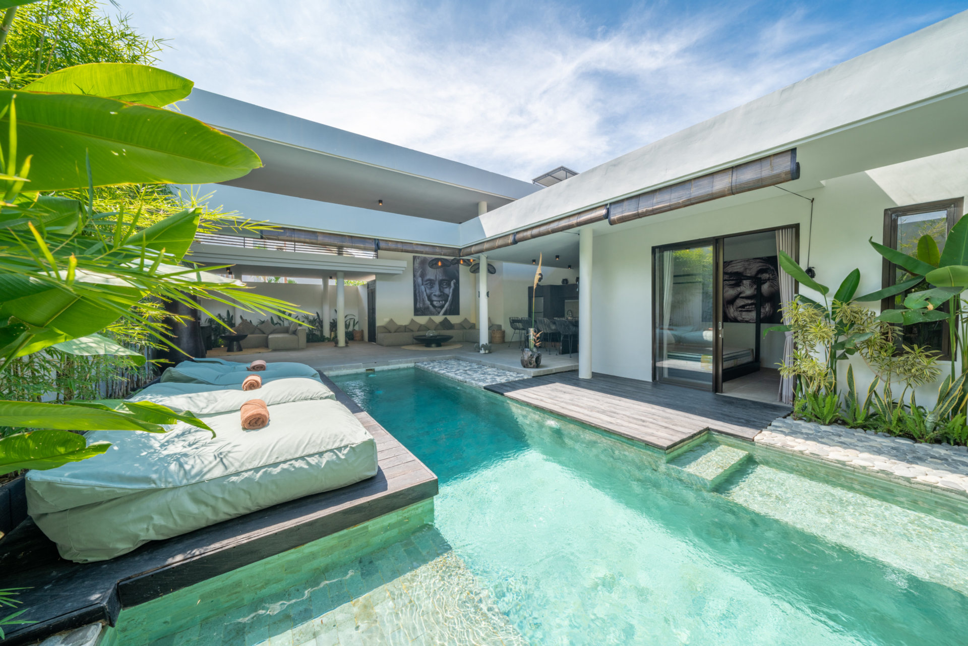 Ailenizin Kabupaten Badung Berawa Plajı'na Yakın 4 Yatak Odalı Lüks Bir Tatil Villası Kiraladığını Hayal Edin, Bali Villa 2094