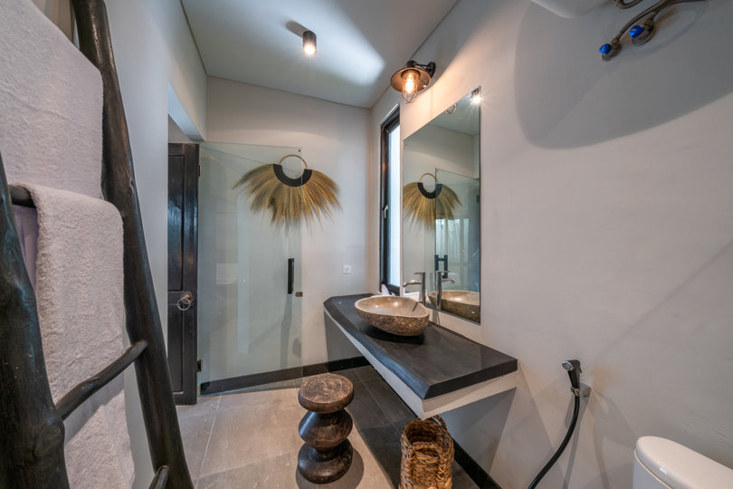 Ailenizin Kabupaten Badung Berawa Plajı'na Yakın 4 Yatak Odalı Lüks Bir Tatil Villası Kiraladığını Hayal Edin, Bali Villa 2094