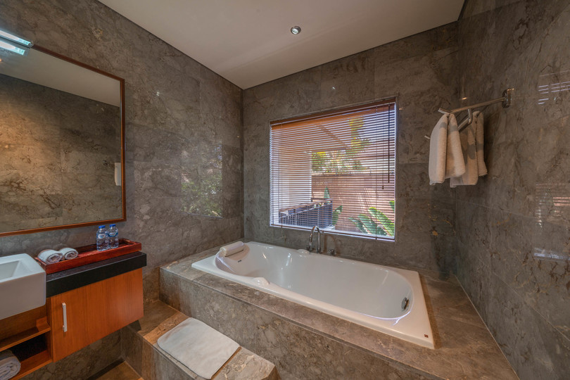 Ailenizin Kabupaten Badung Double Six Plajı'na Yakın 3 Yatak Odalı Lüks Bir Tatil Villası Kiraladığını Hayal Edin, Bali Villa 2105