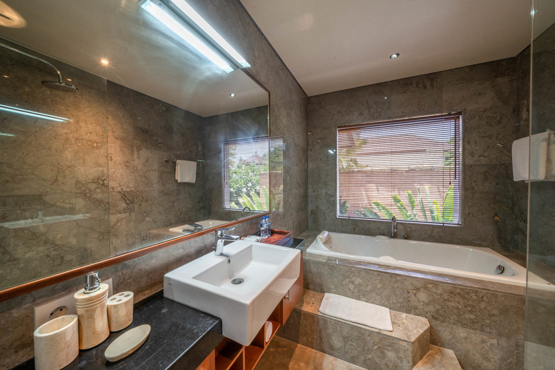 Ailenizin Kabupaten Badung Double Six Plajı'na Yakın 3 Yatak Odalı Lüks Bir Tatil Villası Kiraladığını Hayal Edin, Bali Villa 2105