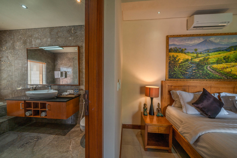Ailenizin Kabupaten Badung Double Six Plajı'na Yakın 3 Yatak Odalı Lüks Bir Tatil Villası Kiraladığını Hayal Edin, Bali Villa 2105