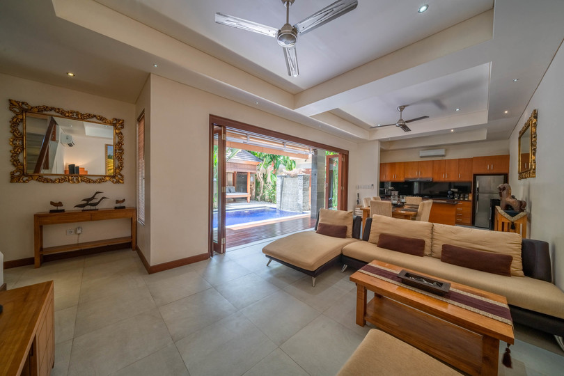 Ailenizin Kabupaten Badung Double Six Plajı'na Yakın 3 Yatak Odalı Lüks Bir Tatil Villası Kiraladığını Hayal Edin, Bali Villa 2105