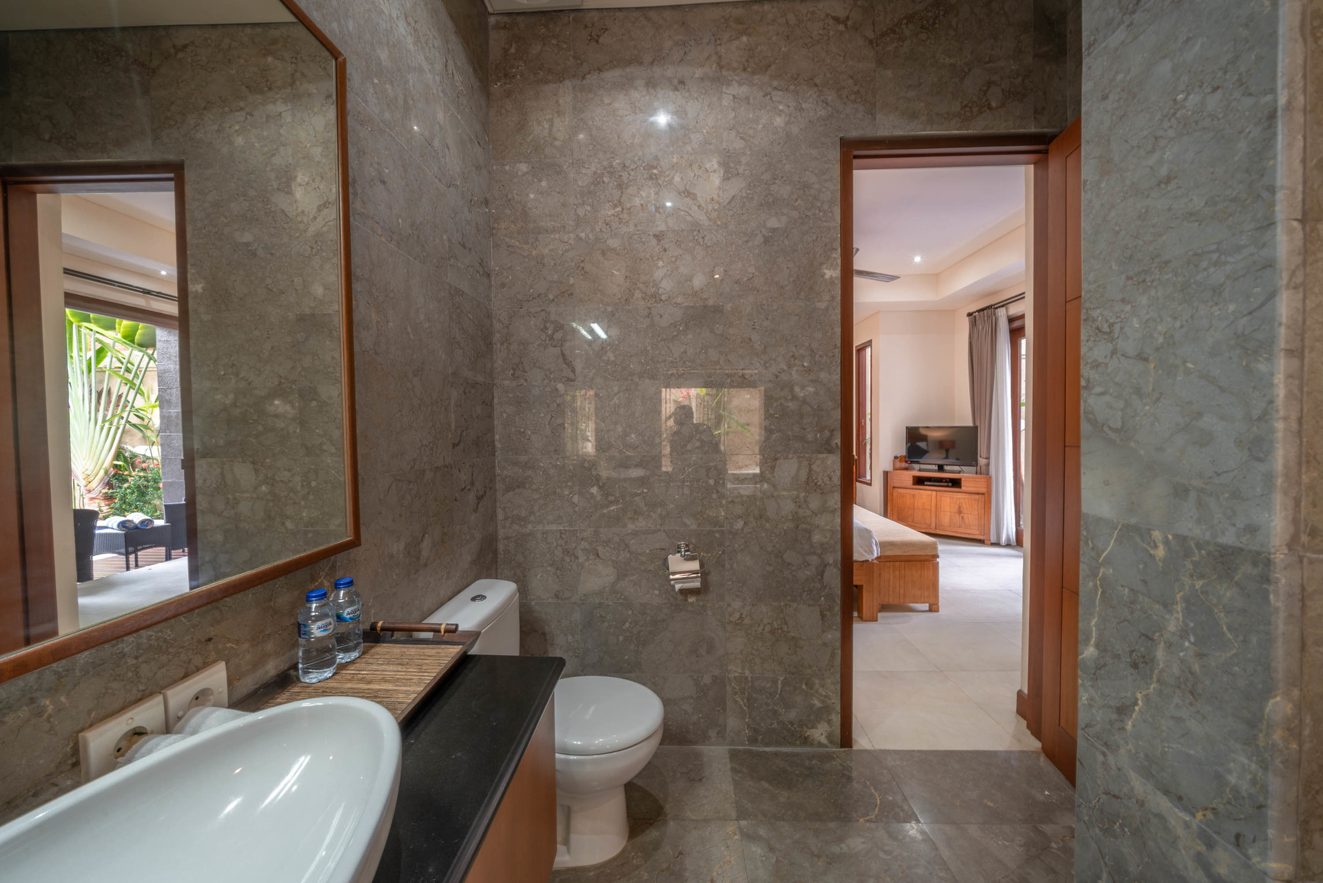 Ailenizin Kabupaten Badung Double Six Plajı'na Yakın 3 Yatak Odalı Lüks Bir Tatil Villası Kiraladığını Hayal Edin, Bali Villa 2105