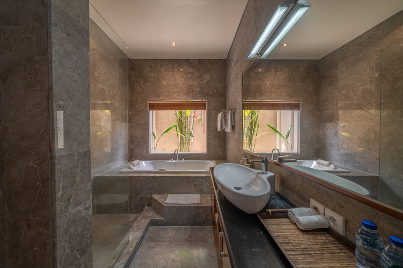 Ailenizin Kabupaten Badung Double Six Plajı'na Yakın 3 Yatak Odalı Lüks Bir Tatil Villası Kiraladığını Hayal Edin, Bali Villa 2105