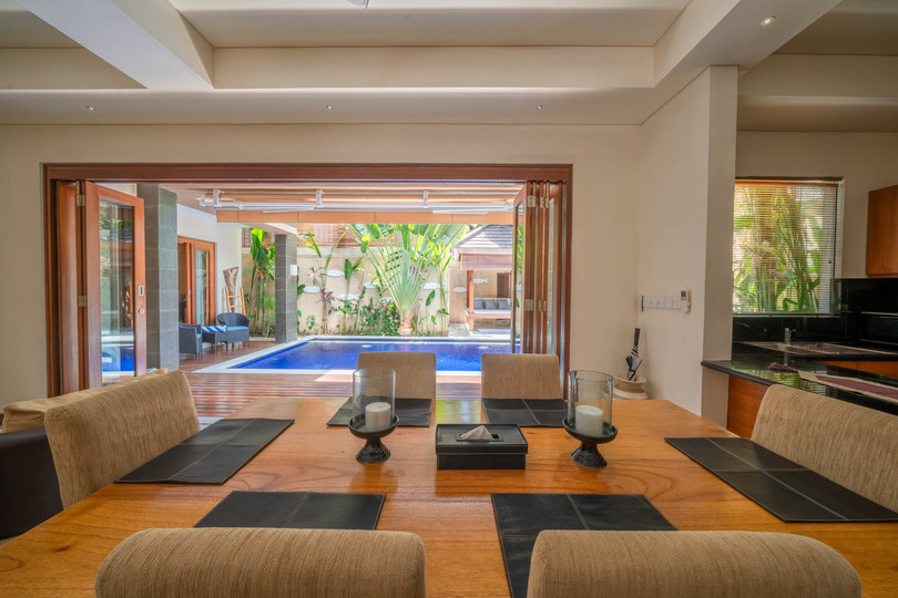 Ailenizin Kabupaten Badung Double Six Plajı'na Yakın 3 Yatak Odalı Lüks Bir Tatil Villası Kiraladığını Hayal Edin, Bali Villa 2105