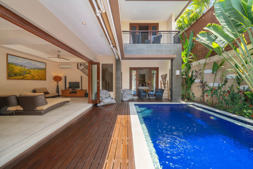 Ailenizin Kabupaten Badung Double Six Plajı'na Yakın 3 Yatak Odalı Lüks Bir Tatil Villası Kiraladığını Hayal Edin, Bali Villa 2105