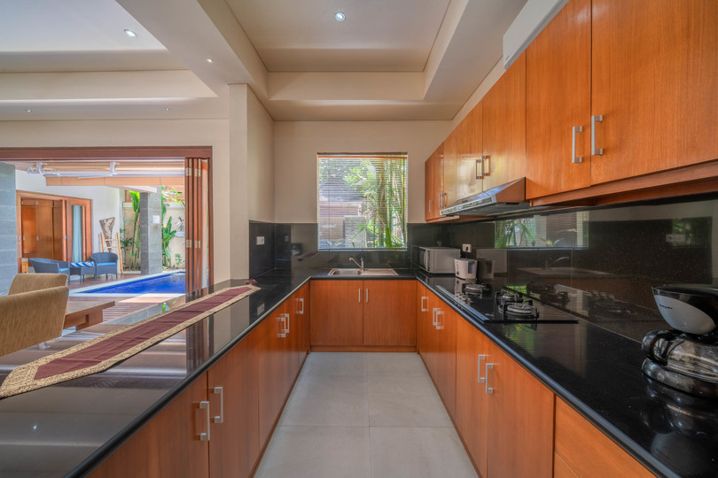 Ailenizin Kabupaten Badung Double Six Plajı'na Yakın 3 Yatak Odalı Lüks Bir Tatil Villası Kiraladığını Hayal Edin, Bali Villa 2105