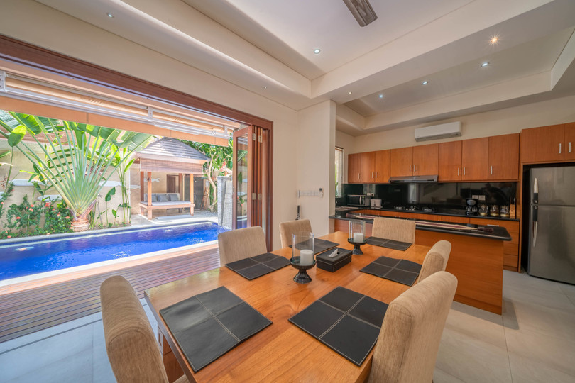 Ailenizin Kabupaten Badung Double Six Plajı'na Yakın 3 Yatak Odalı Lüks Bir Tatil Villası Kiraladığını Hayal Edin, Bali Villa 2105