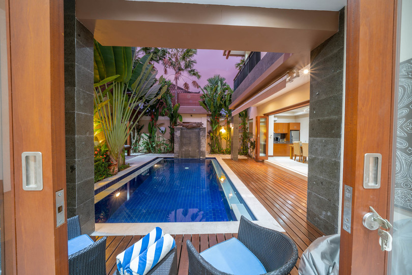 Ailenizin Kabupaten Badung Double Six Plajı'na Yakın 3 Yatak Odalı Lüks Bir Tatil Villası Kiraladığını Hayal Edin, Bali Villa 2105