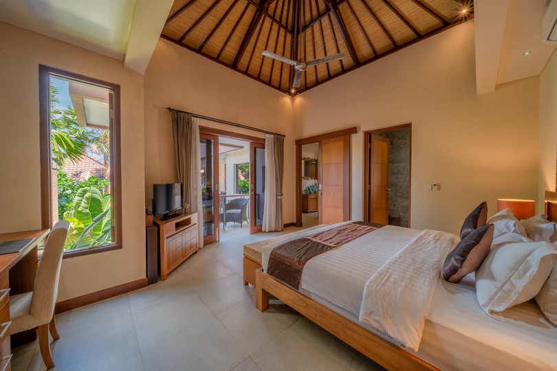Ailenizin Kabupaten Badung Double Six Plajı'na Yakın 3 Yatak Odalı Lüks Bir Tatil Villası Kiraladığını Hayal Edin, Bali Villa 2105