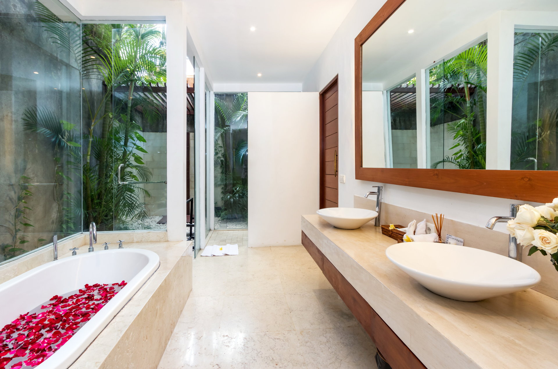 Kabupaten Badung'da Özel Havuzlu ve Tam Personelli Özel Tatil Villanızı Kiralamak İçin Eksiksiz Kılavuz, Bali Villa 2113