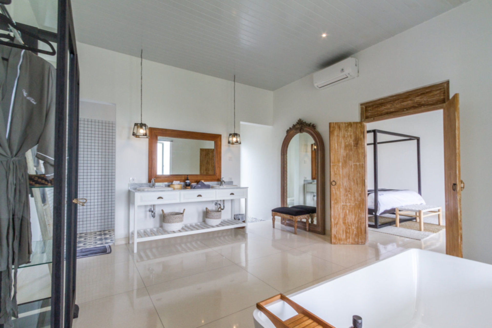 Ailenizin Muhteşem Okyanus Manzaralı Lüks 5 Yatak Odalı Tatil Villası Kiraladığını Hayal Edin, Bali Villa 2114