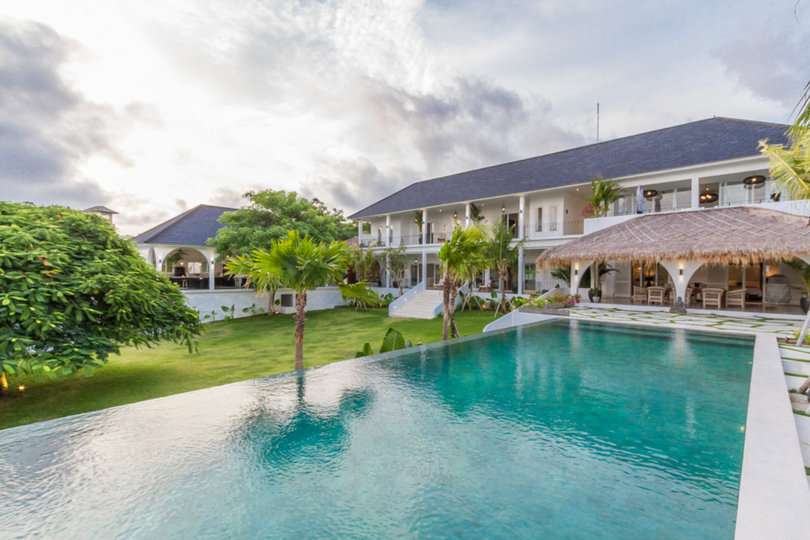 Ailenizin Muhteşem Okyanus Manzaralı Lüks 5 Yatak Odalı Tatil Villası Kiraladığını Hayal Edin, Bali Villa 2114