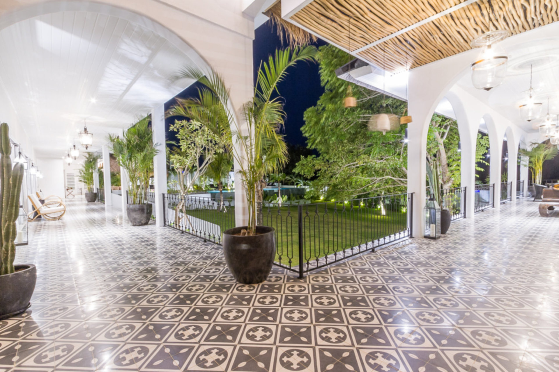 Ailenizin Muhteşem Okyanus Manzaralı Lüks 5 Yatak Odalı Tatil Villası Kiraladığını Hayal Edin, Bali Villa 2114