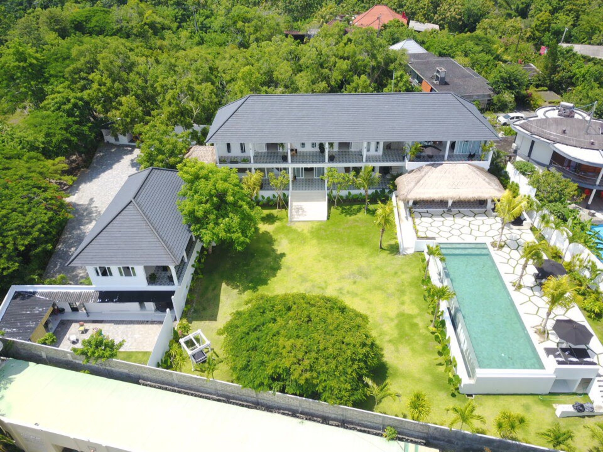 Ailenizin Muhteşem Okyanus Manzaralı Lüks 5 Yatak Odalı Tatil Villası Kiraladığını Hayal Edin, Bali Villa 2114