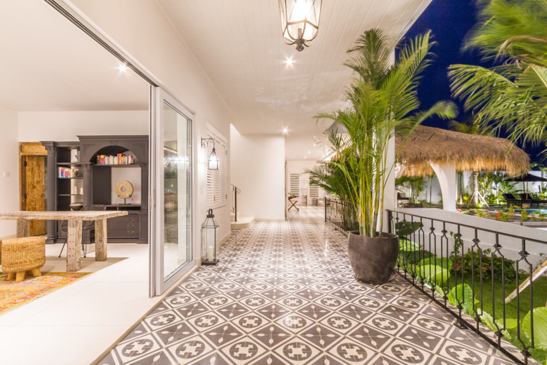Ailenizin Muhteşem Okyanus Manzaralı Lüks 5 Yatak Odalı Tatil Villası Kiraladığını Hayal Edin, Bali Villa 2114