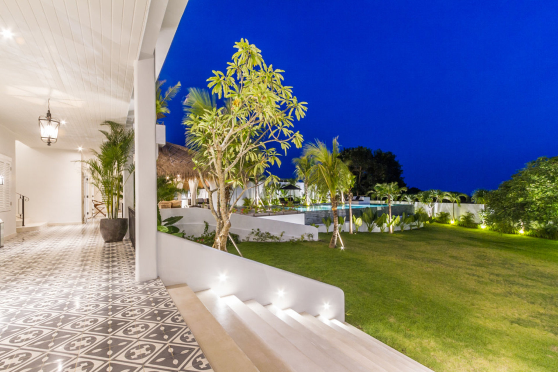 Ailenizin Muhteşem Okyanus Manzaralı Lüks 5 Yatak Odalı Tatil Villası Kiraladığını Hayal Edin, Bali Villa 2114