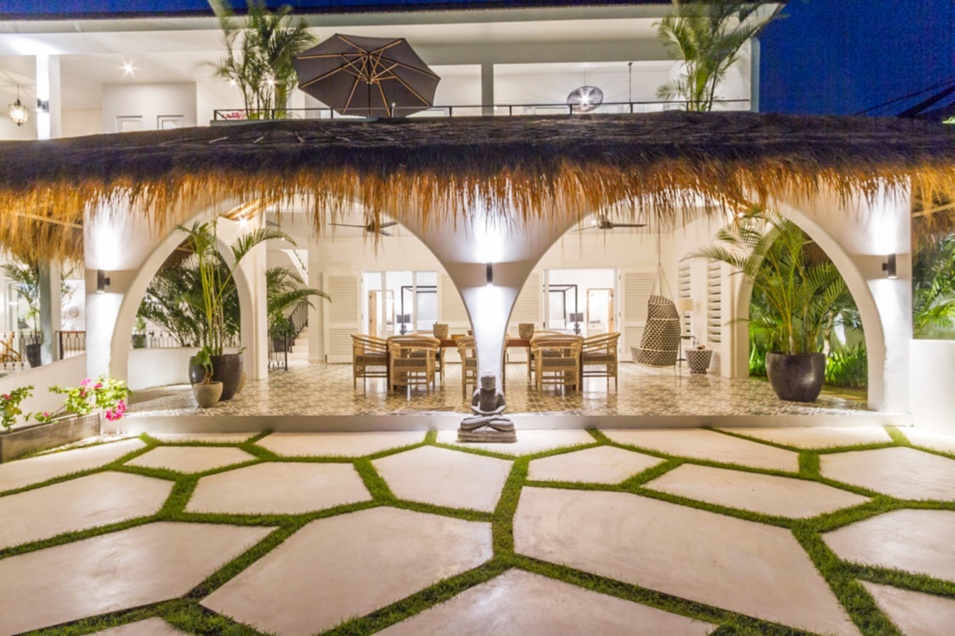 Ailenizin Muhteşem Okyanus Manzaralı Lüks 5 Yatak Odalı Tatil Villası Kiraladığını Hayal Edin, Bali Villa 2114