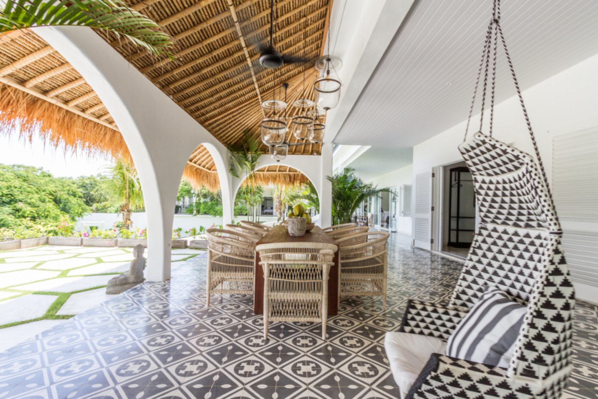 Ailenizin Muhteşem Okyanus Manzaralı Lüks 5 Yatak Odalı Tatil Villası Kiraladığını Hayal Edin, Bali Villa 2114