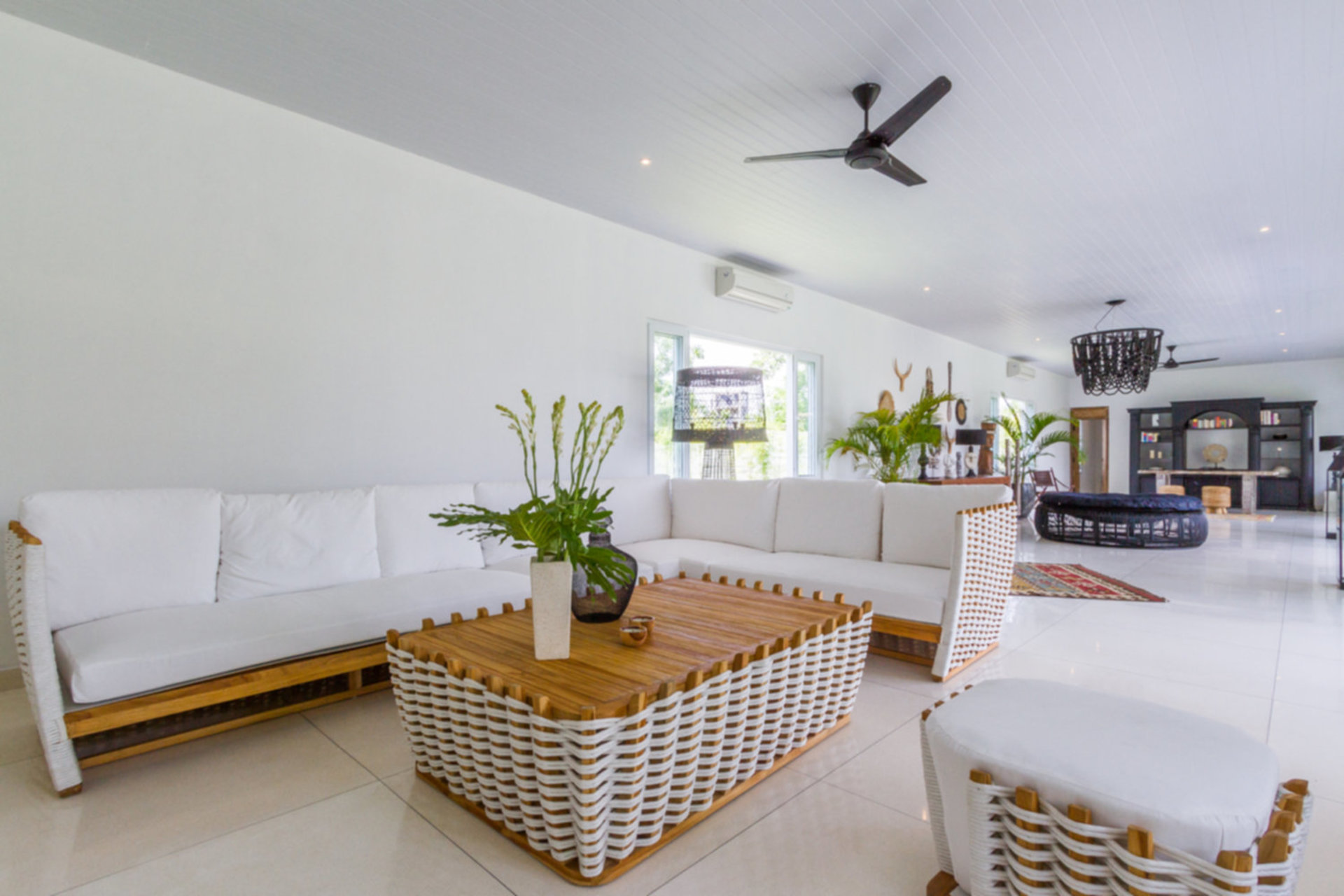 Ailenizin Muhteşem Okyanus Manzaralı Lüks 5 Yatak Odalı Tatil Villası Kiraladığını Hayal Edin, Bali Villa 2114