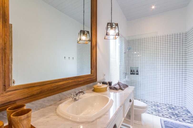 Ailenizin Muhteşem Okyanus Manzaralı Lüks 5 Yatak Odalı Tatil Villası Kiraladığını Hayal Edin, Bali Villa 2114