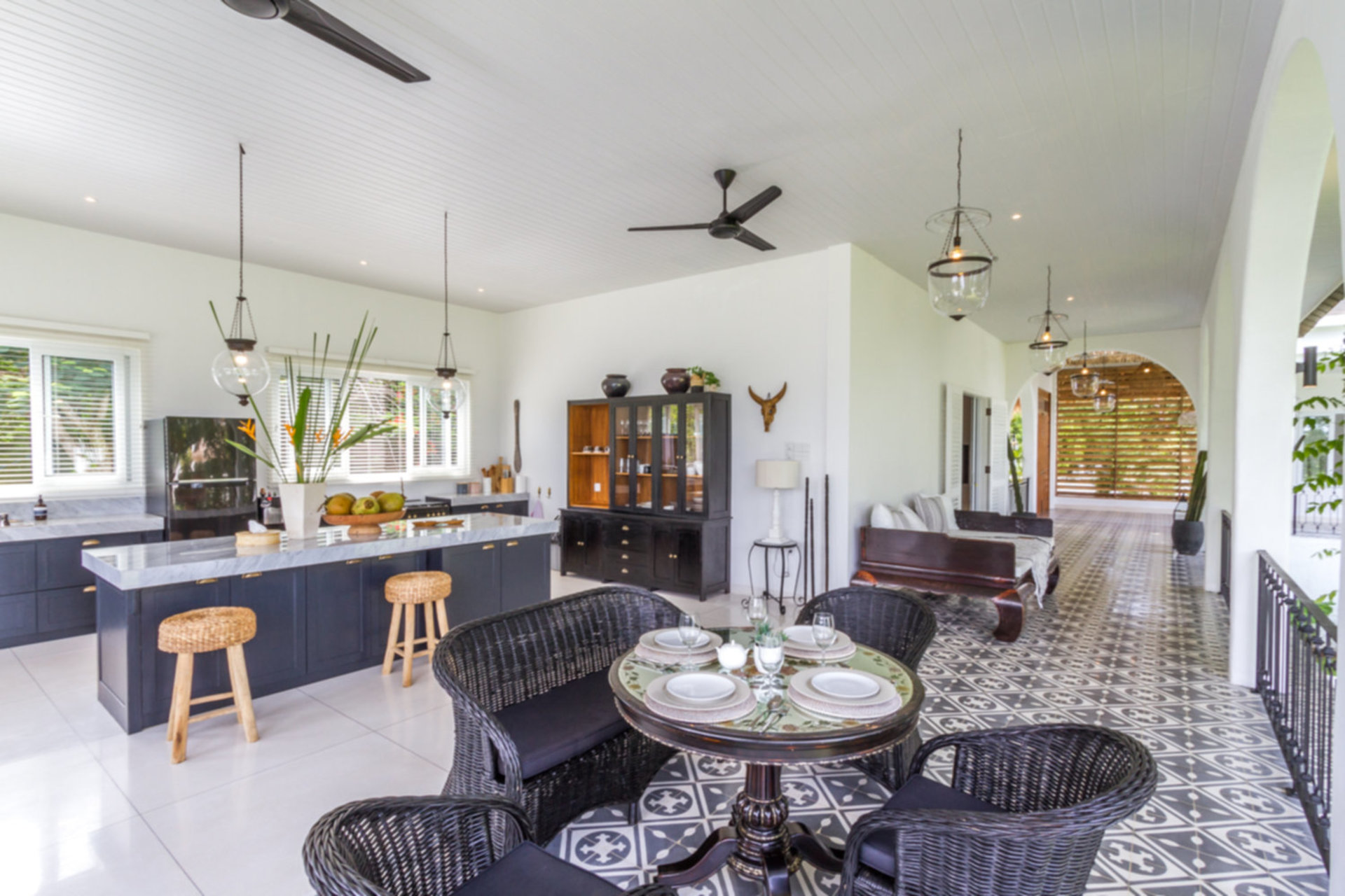 Ailenizin Muhteşem Okyanus Manzaralı Lüks 5 Yatak Odalı Tatil Villası Kiraladığını Hayal Edin, Bali Villa 2114
