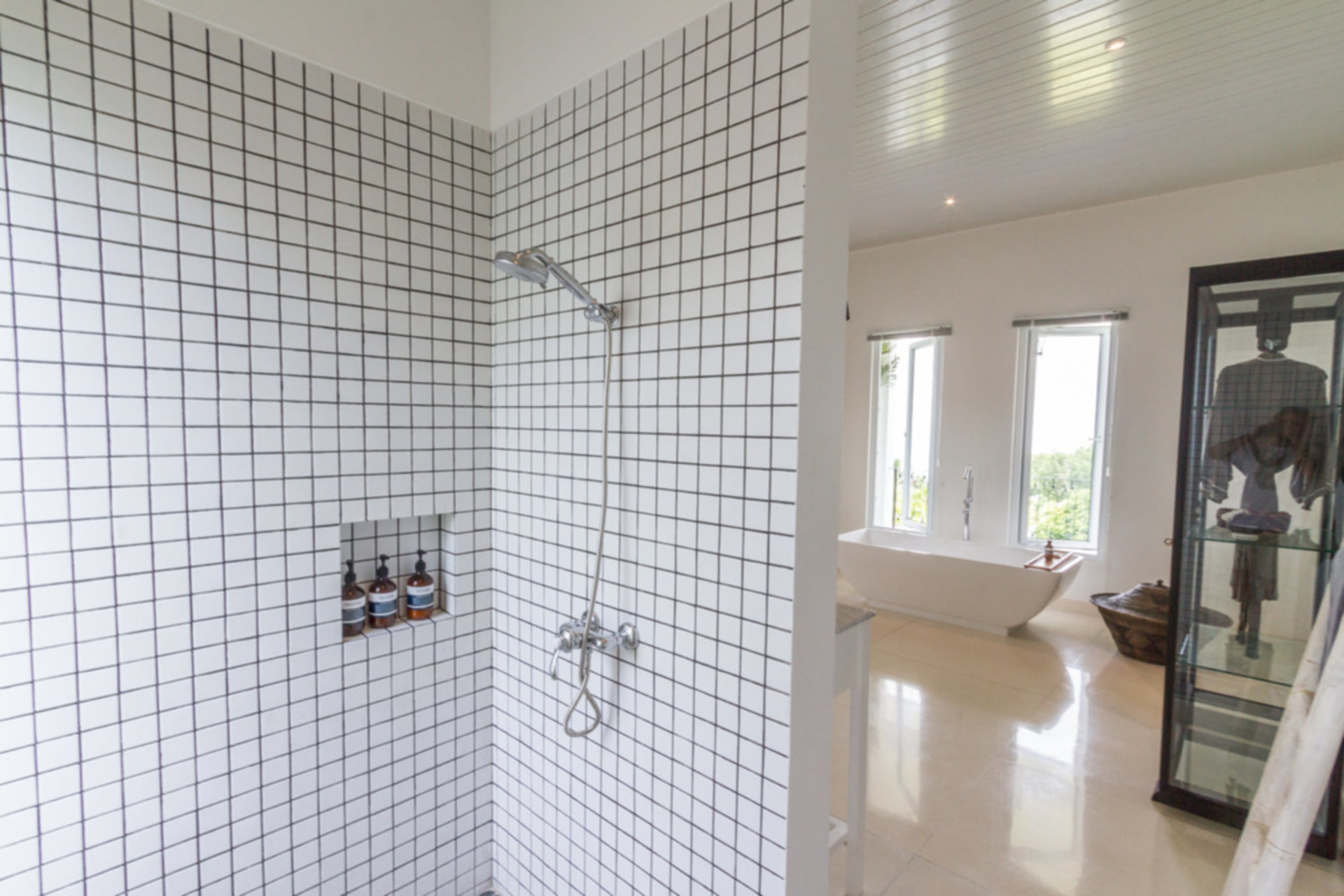 Ailenizin Muhteşem Okyanus Manzaralı Lüks 5 Yatak Odalı Tatil Villası Kiraladığını Hayal Edin, Bali Villa 2114