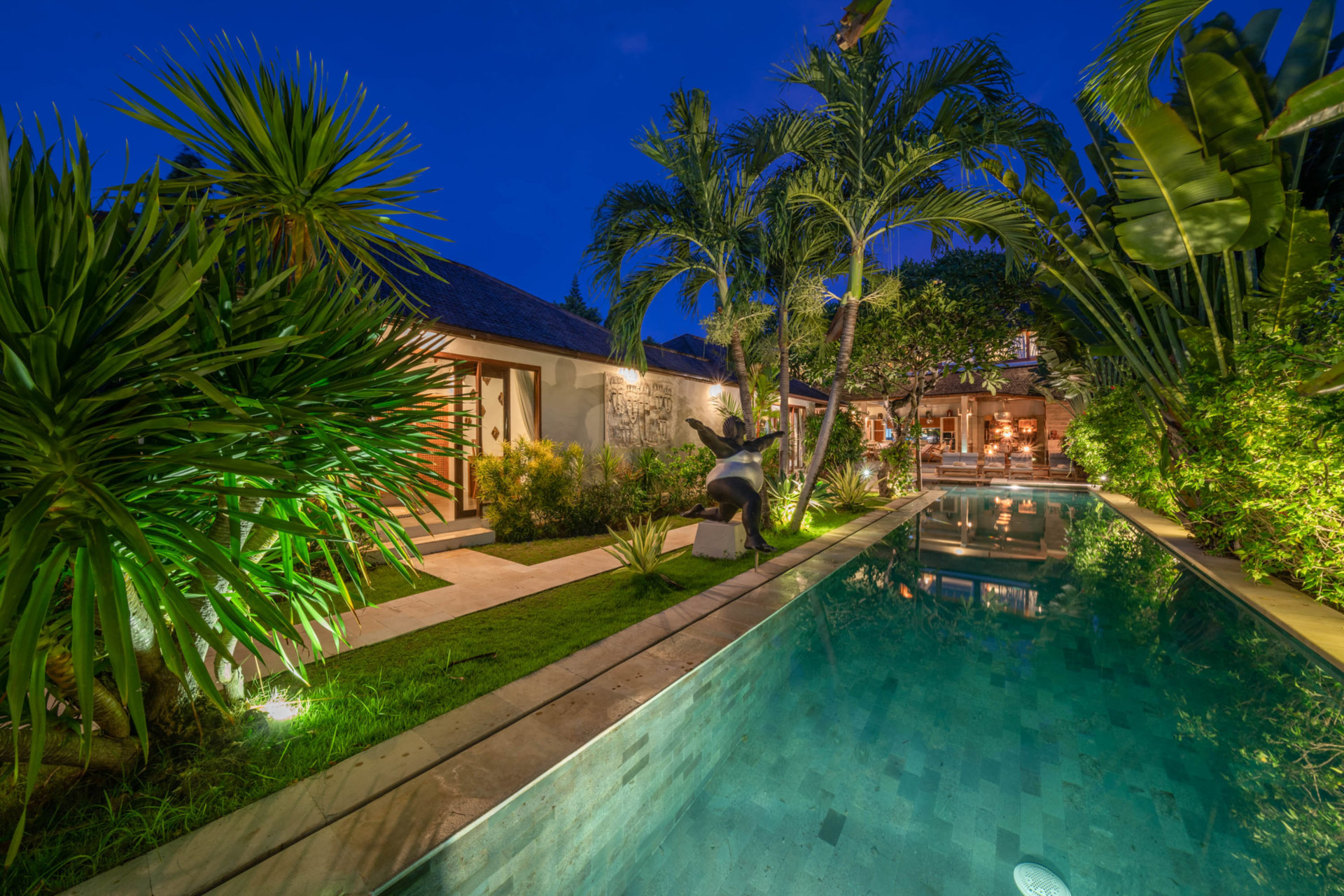 Ailenizin Double Six Beach'e Yakın 4 Yatak Odalı Lüks Bir Tatil Villası Kiraladığını Hayal Edin, Bali Villa 2116
