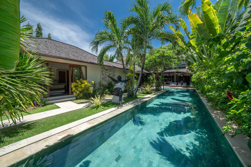 Ailenizin Double Six Beach'e Yakın 4 Yatak Odalı Lüks Bir Tatil Villası Kiraladığını Hayal Edin, Bali Villa 2116