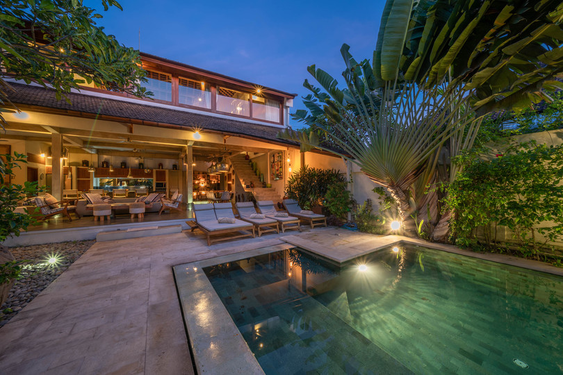 Ailenizin Double Six Beach'e Yakın 4 Yatak Odalı Lüks Bir Tatil Villası Kiraladığını Hayal Edin, Bali Villa 2116