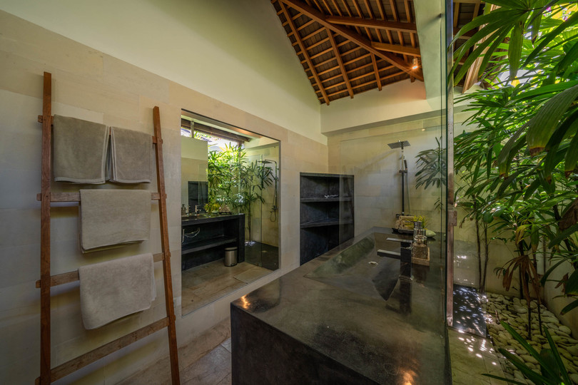 Ailenizin Double Six Beach'e Yakın 4 Yatak Odalı Lüks Bir Tatil Villası Kiraladığını Hayal Edin, Bali Villa 2116