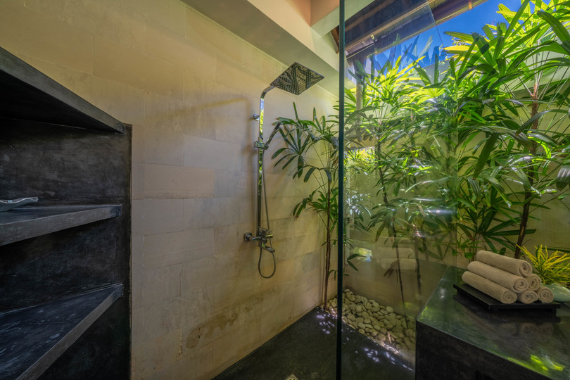 Ailenizin Double Six Beach'e Yakın 4 Yatak Odalı Lüks Bir Tatil Villası Kiraladığını Hayal Edin, Bali Villa 2116