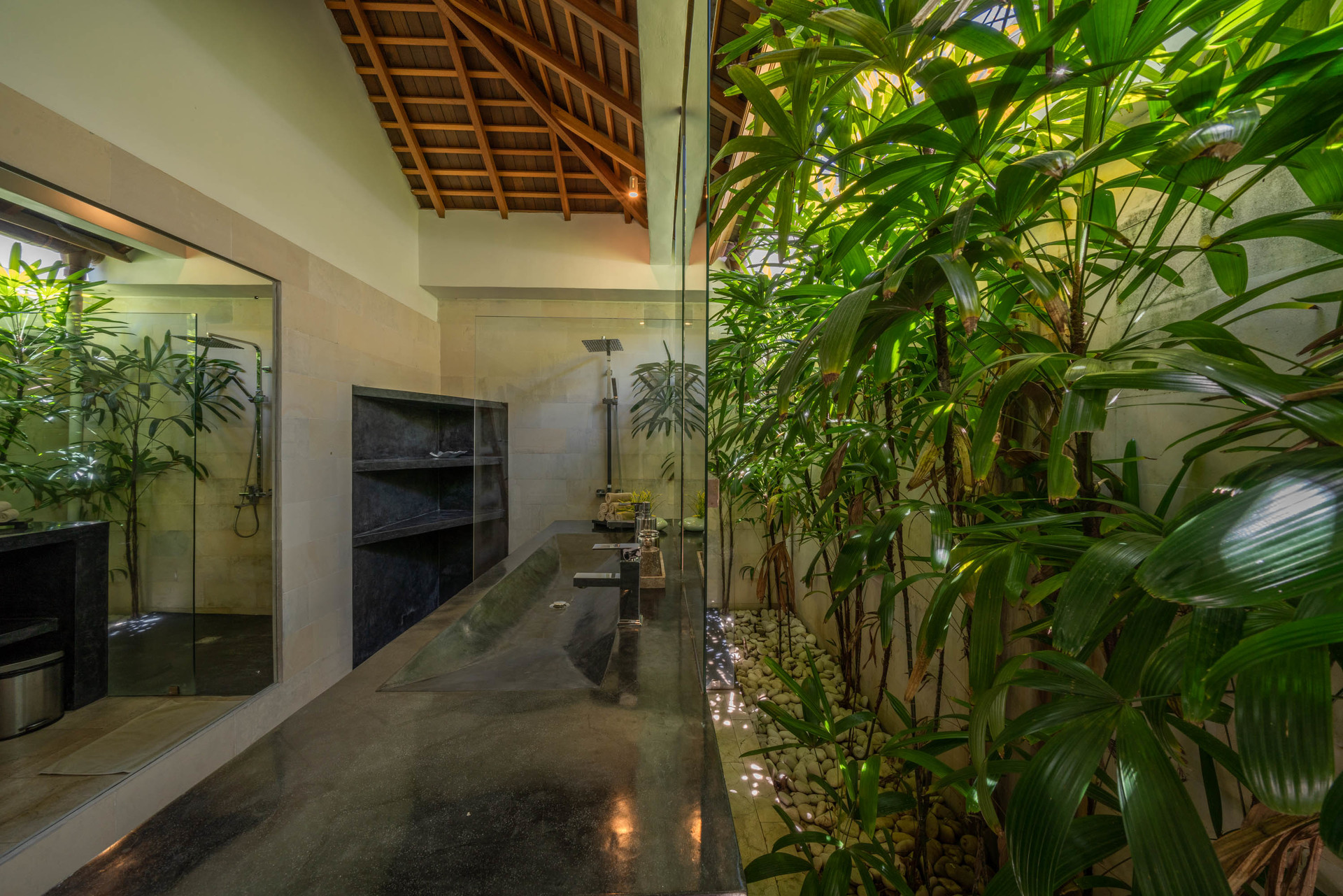 Ailenizin Double Six Beach'e Yakın 4 Yatak Odalı Lüks Bir Tatil Villası Kiraladığını Hayal Edin, Bali Villa 2116