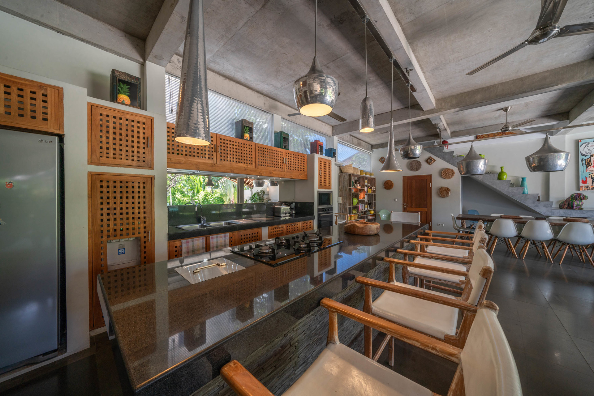 Ailenizin Double Six Beach'e Yakın 4 Yatak Odalı Lüks Bir Tatil Villası Kiraladığını Hayal Edin, Bali Villa 2116