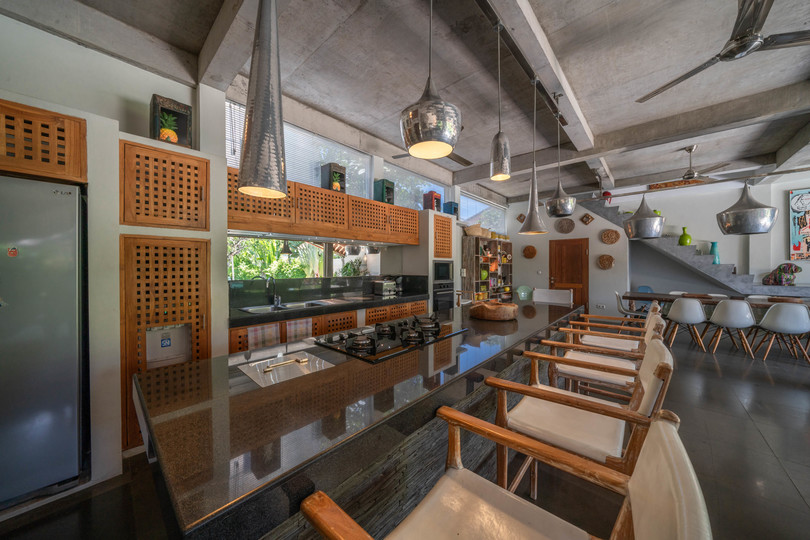 Ailenizin Double Six Beach'e Yakın 4 Yatak Odalı Lüks Bir Tatil Villası Kiraladığını Hayal Edin, Bali Villa 2116