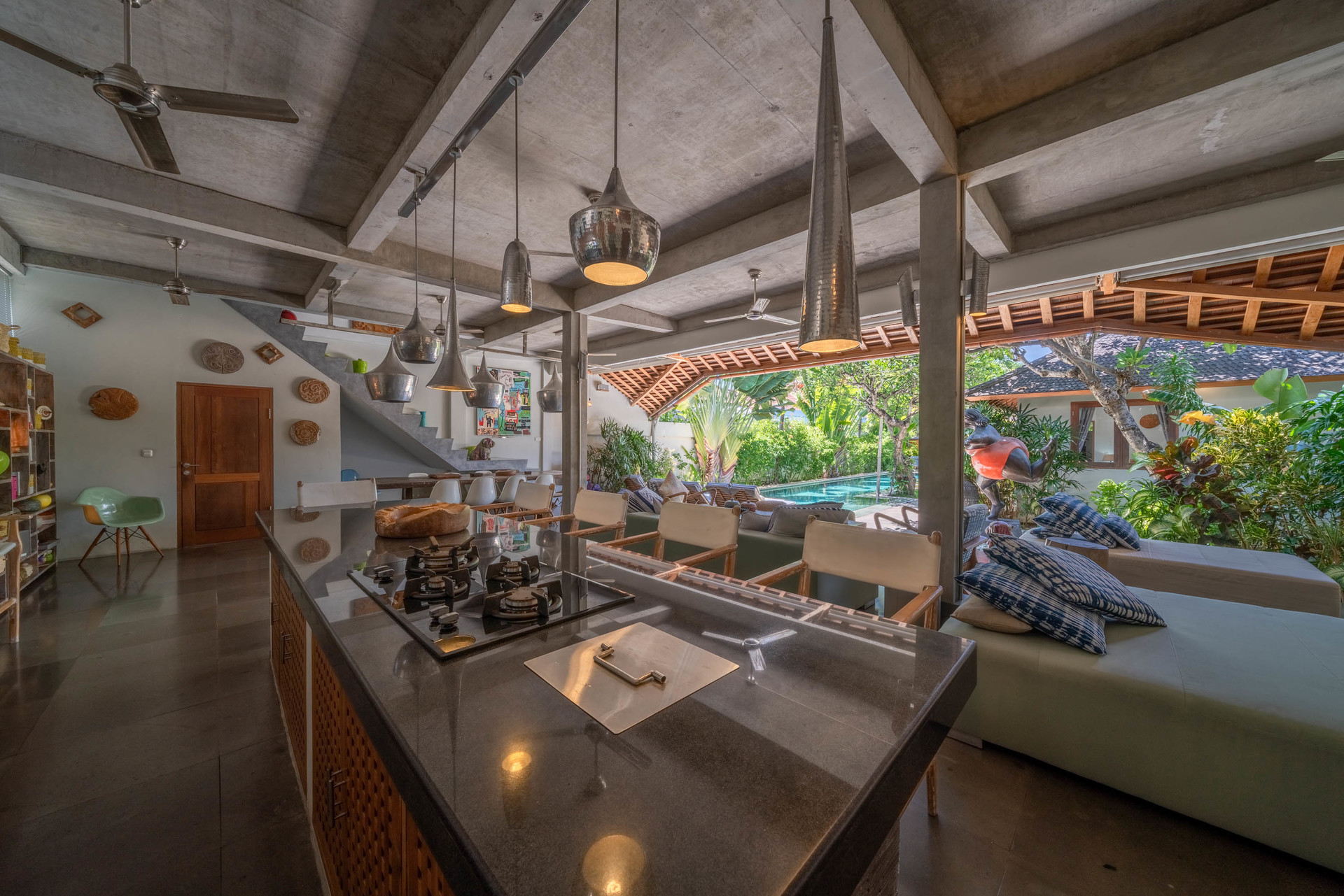 Ailenizin Double Six Beach'e Yakın 4 Yatak Odalı Lüks Bir Tatil Villası Kiraladığını Hayal Edin, Bali Villa 2116