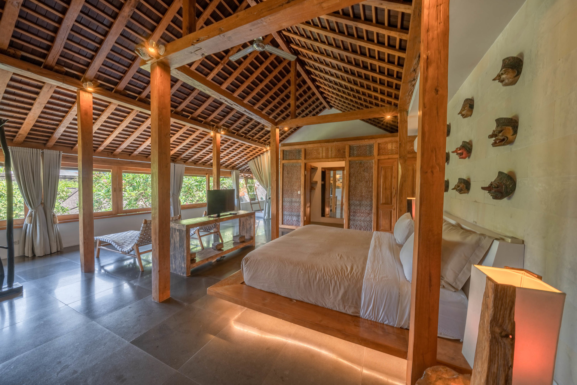Ailenizin Double Six Beach'e Yakın 4 Yatak Odalı Lüks Bir Tatil Villası Kiraladığını Hayal Edin, Bali Villa 2116