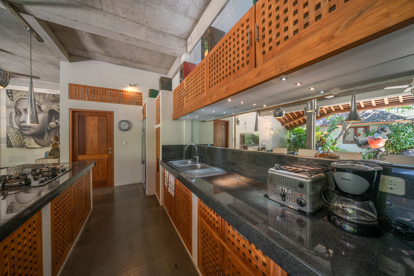 Ailenizin Double Six Beach'e Yakın 4 Yatak Odalı Lüks Bir Tatil Villası Kiraladığını Hayal Edin, Bali Villa 2116