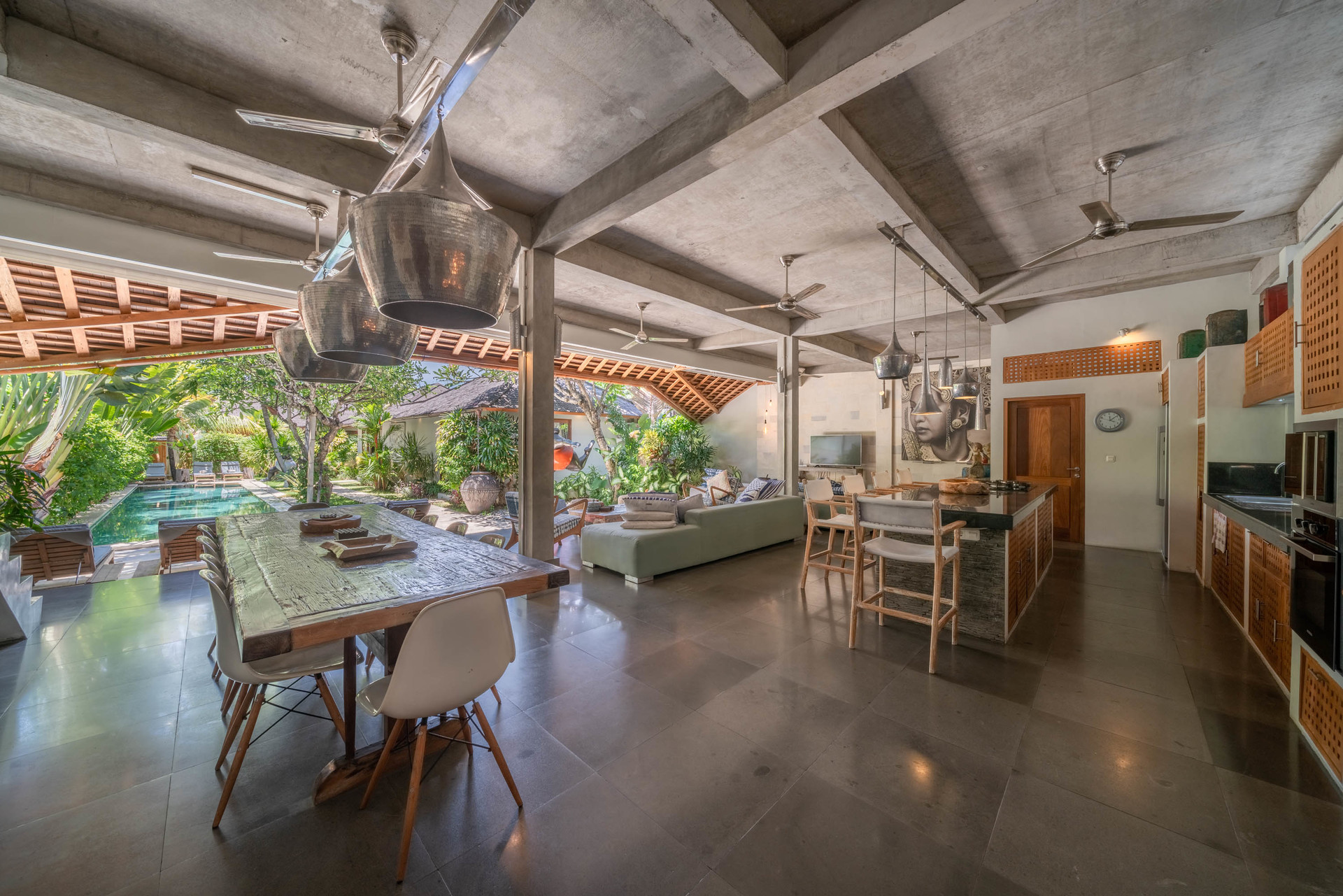 Ailenizin Double Six Beach'e Yakın 4 Yatak Odalı Lüks Bir Tatil Villası Kiraladığını Hayal Edin, Bali Villa 2116
