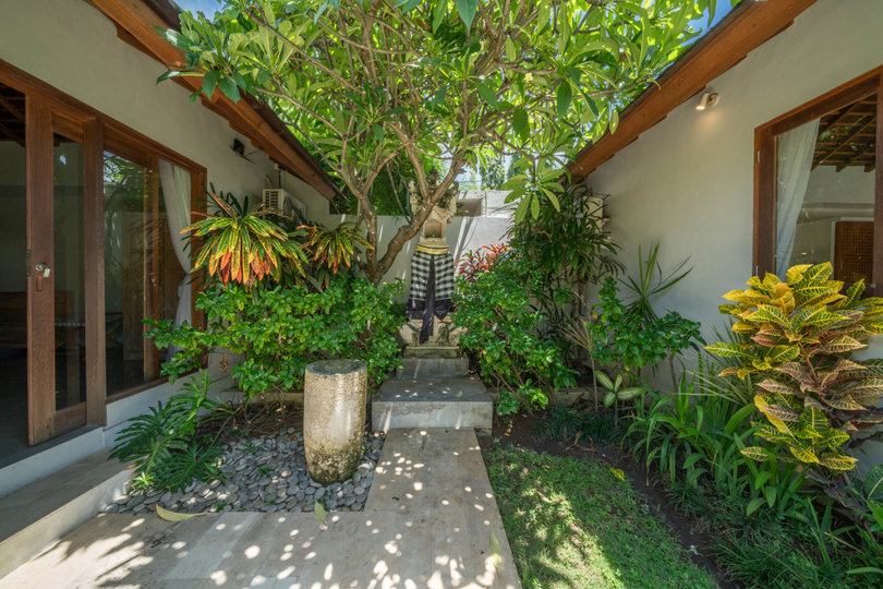 Ailenizin Double Six Beach'e Yakın 4 Yatak Odalı Lüks Bir Tatil Villası Kiraladığını Hayal Edin, Bali Villa 2116