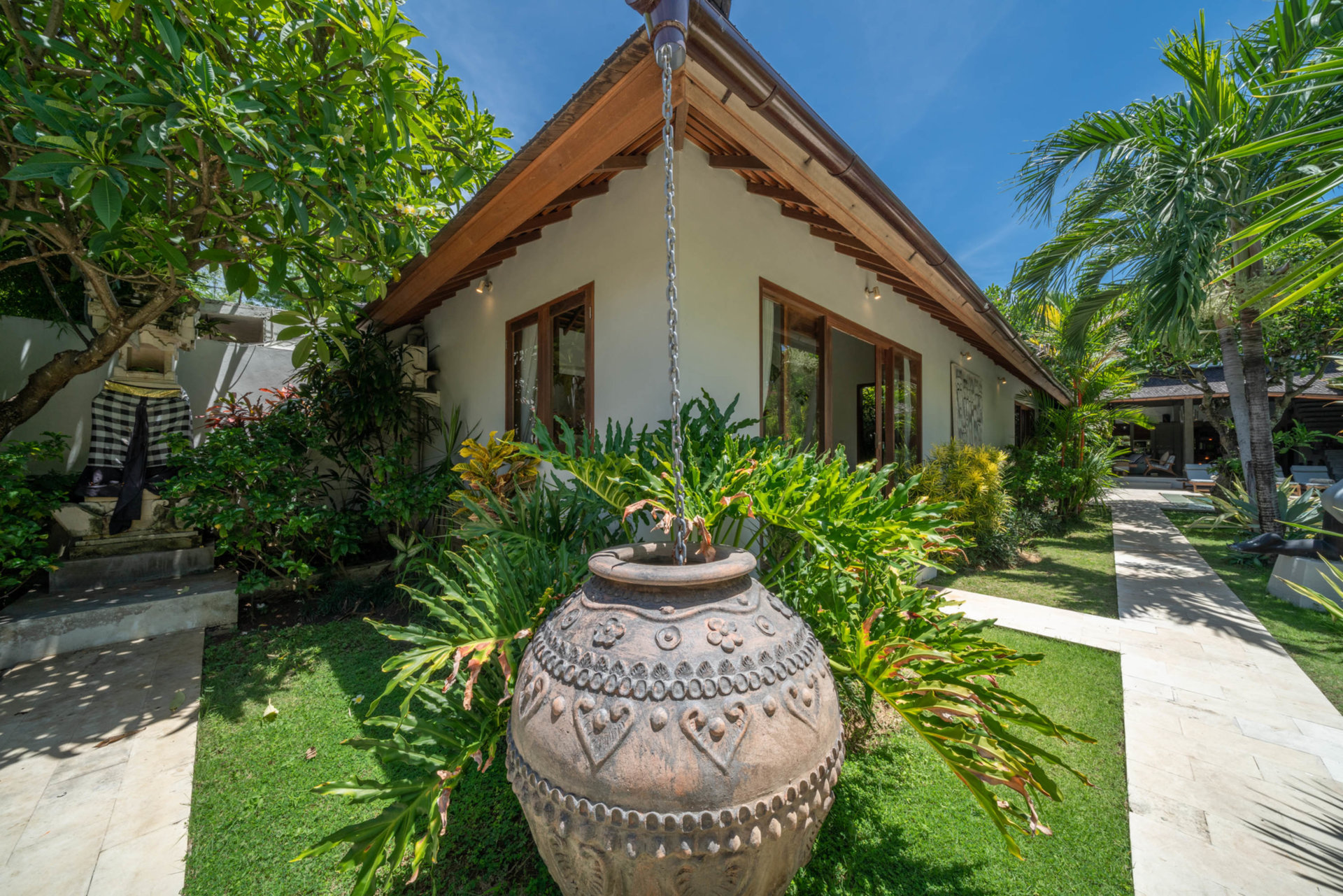 Ailenizin Double Six Beach'e Yakın 4 Yatak Odalı Lüks Bir Tatil Villası Kiraladığını Hayal Edin, Bali Villa 2116