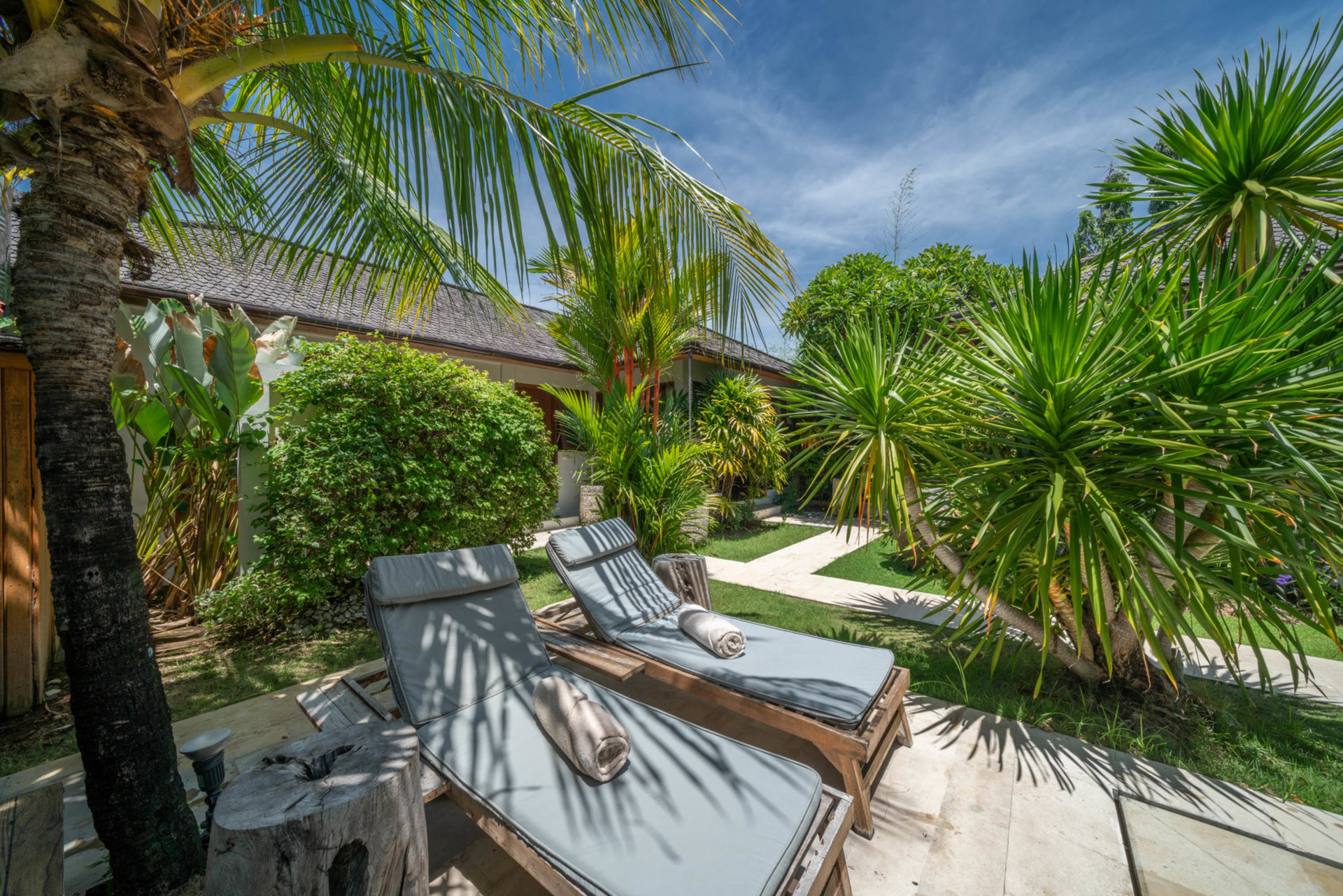 Ailenizin Double Six Beach'e Yakın 4 Yatak Odalı Lüks Bir Tatil Villası Kiraladığını Hayal Edin, Bali Villa 2116