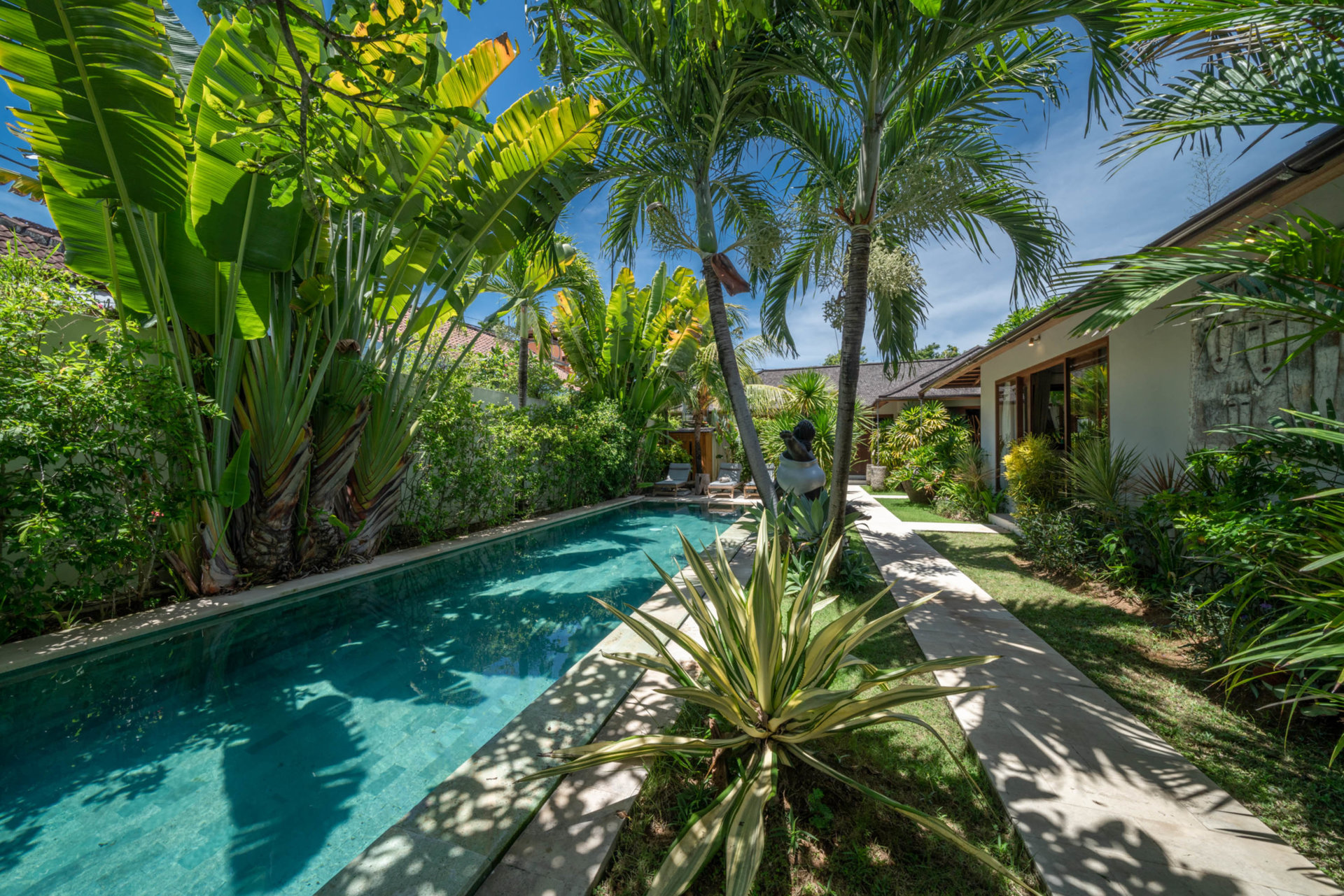 Ailenizin Double Six Beach'e Yakın 4 Yatak Odalı Lüks Bir Tatil Villası Kiraladığını Hayal Edin, Bali Villa 2116
