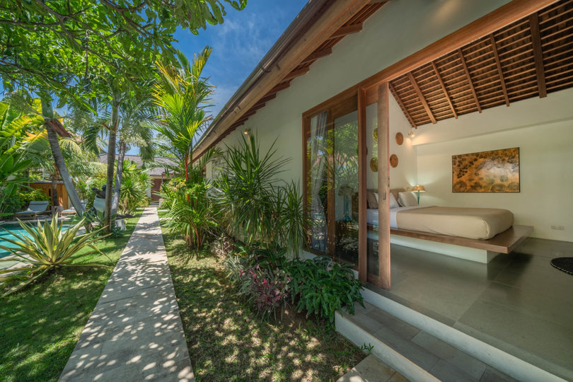 Ailenizin Double Six Beach'e Yakın 4 Yatak Odalı Lüks Bir Tatil Villası Kiraladığını Hayal Edin, Bali Villa 2116