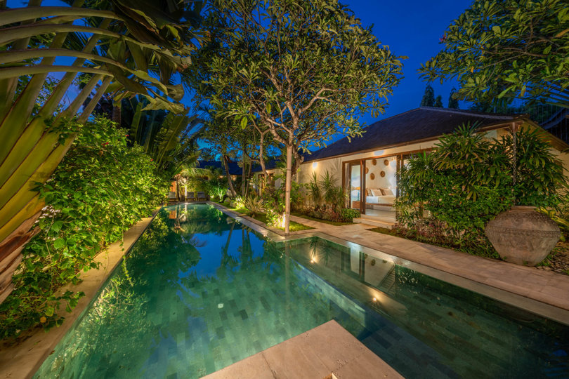 Ailenizin Double Six Beach'e Yakın 4 Yatak Odalı Lüks Bir Tatil Villası Kiraladığını Hayal Edin, Bali Villa 2116