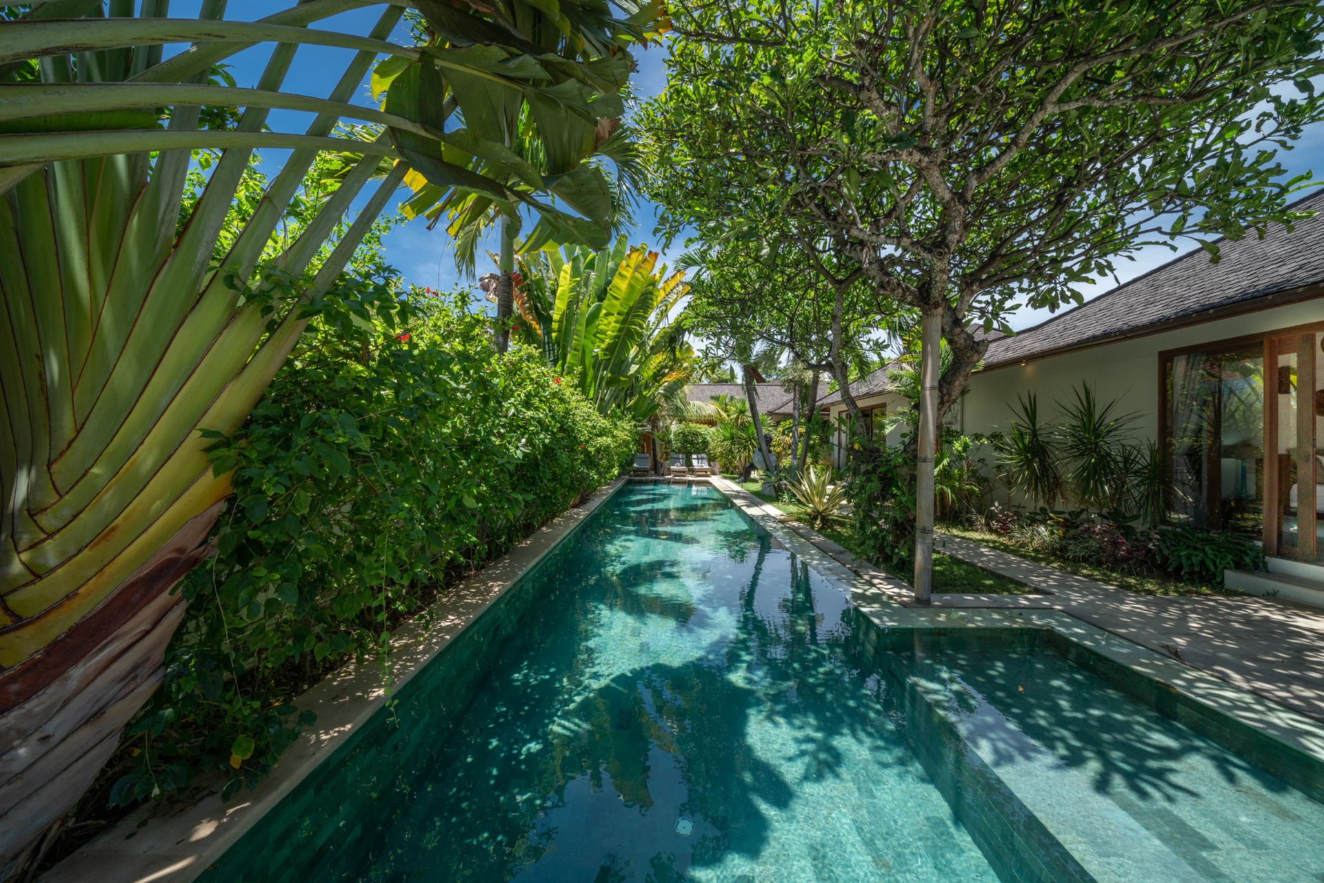 Ailenizin Double Six Beach'e Yakın 4 Yatak Odalı Lüks Bir Tatil Villası Kiraladığını Hayal Edin, Bali Villa 2116