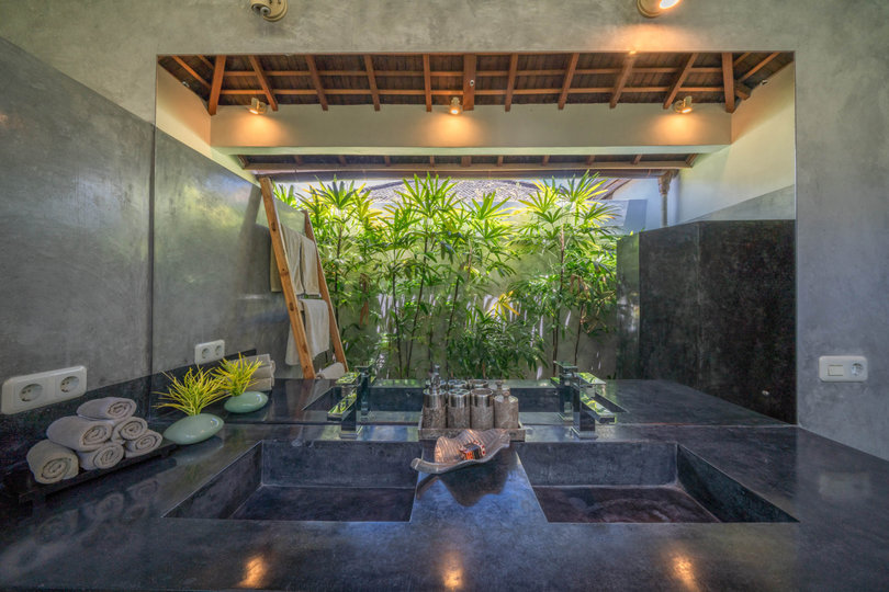 Ailenizin Double Six Beach'e Yakın 4 Yatak Odalı Lüks Bir Tatil Villası Kiraladığını Hayal Edin, Bali Villa 2116