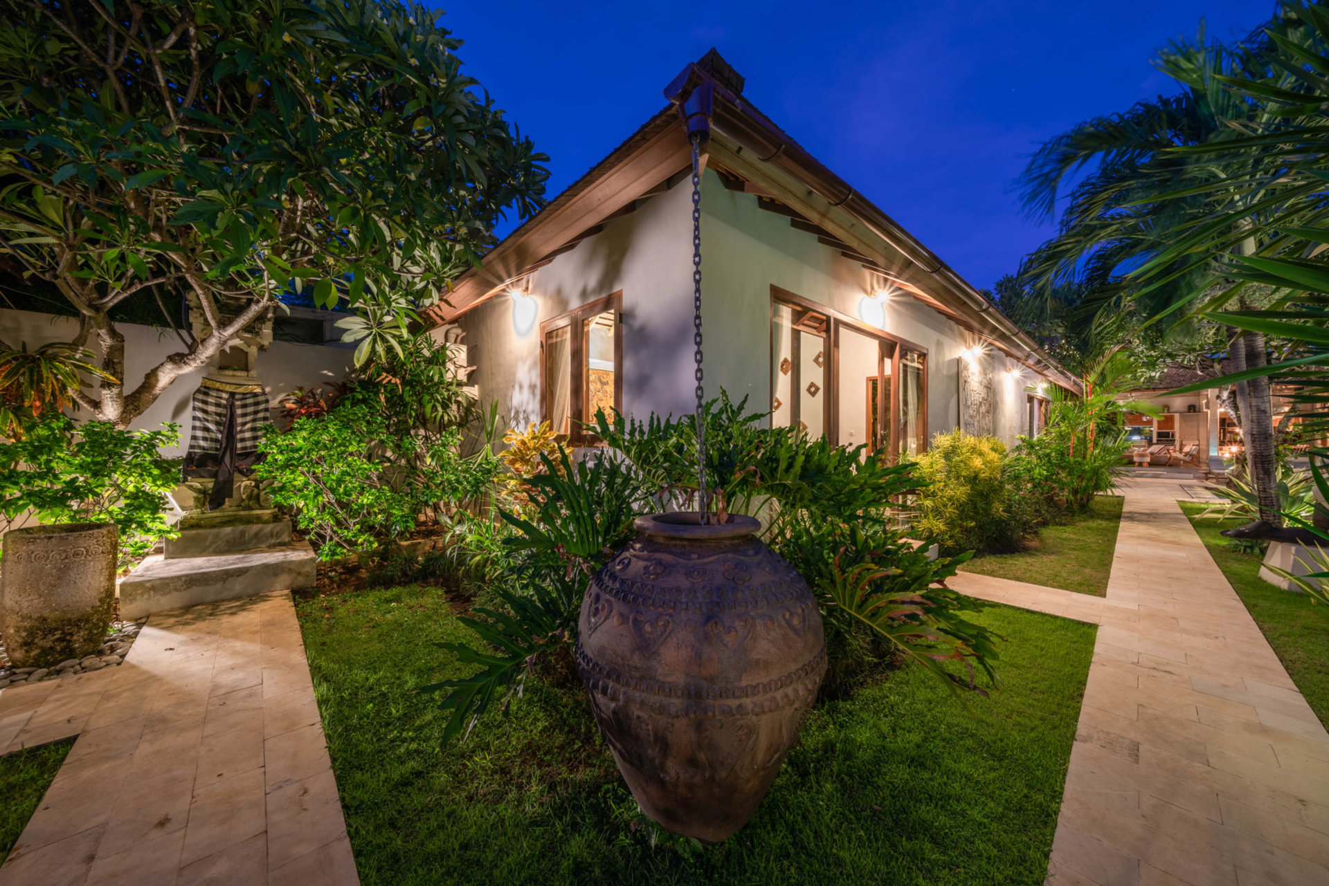 Ailenizin Double Six Beach'e Yakın 4 Yatak Odalı Lüks Bir Tatil Villası Kiraladığını Hayal Edin, Bali Villa 2116